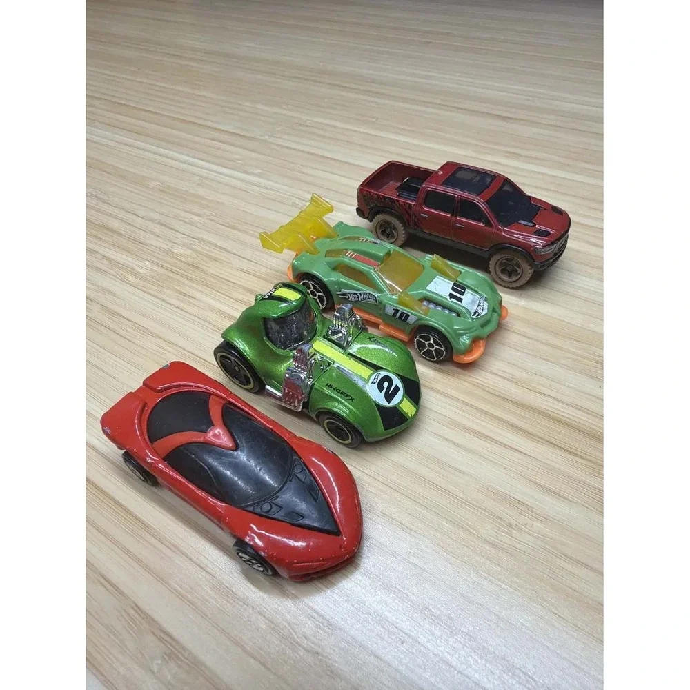Hot Wheels Lot of 4‎ Loose Cars Truck Twin Mill Ram 1500 Mixed